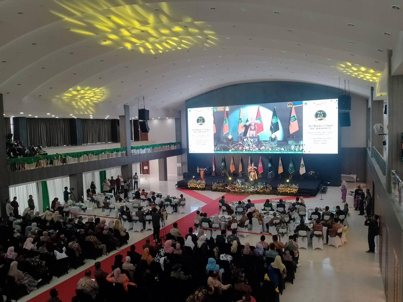 You are currently viewing UNAS MERAYAKAN DIES NATALIS YANG KE-75 TAHUN